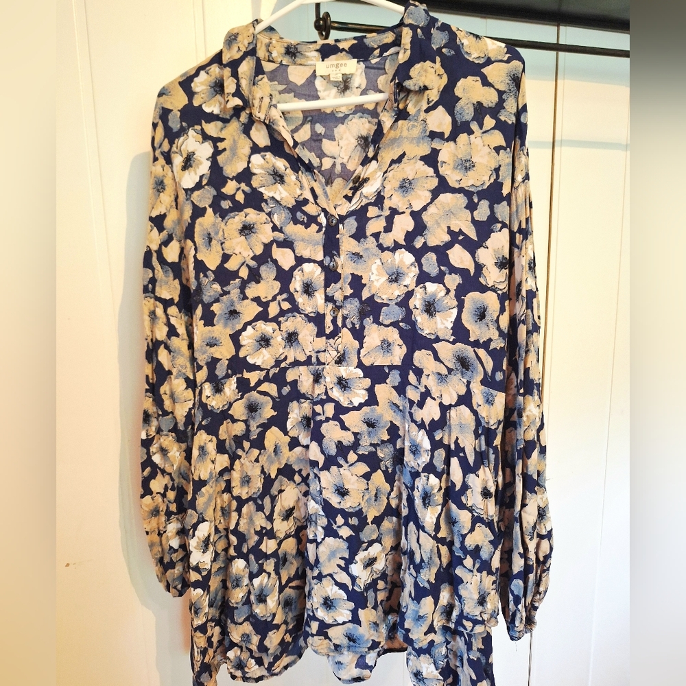 Umgee Blue Long Sleeve Polo Blouse Size M Very Good Condition